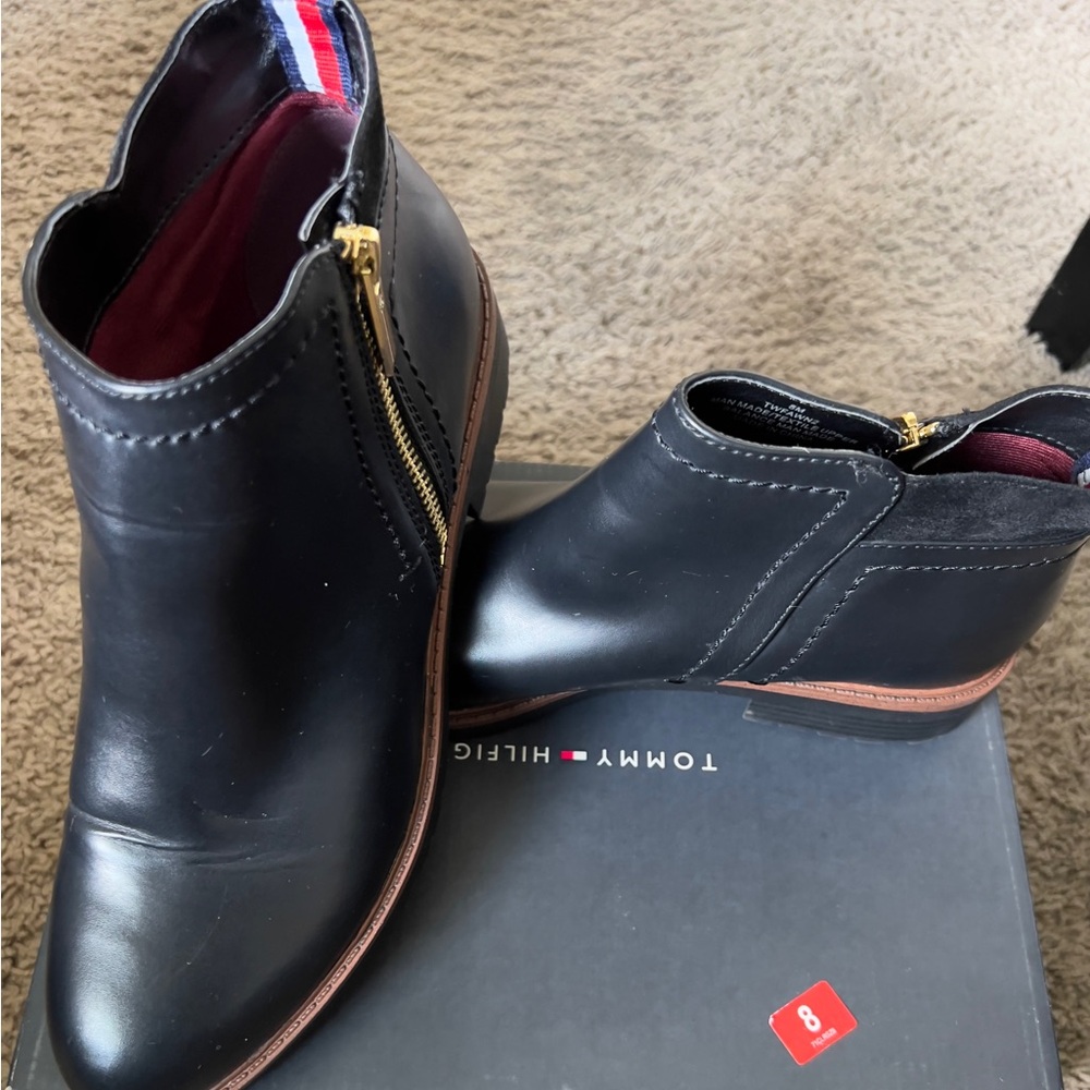 Pre Owned Tommy Hilfiger Black Leather Ankle Boots Fawn 2 Size 8M
